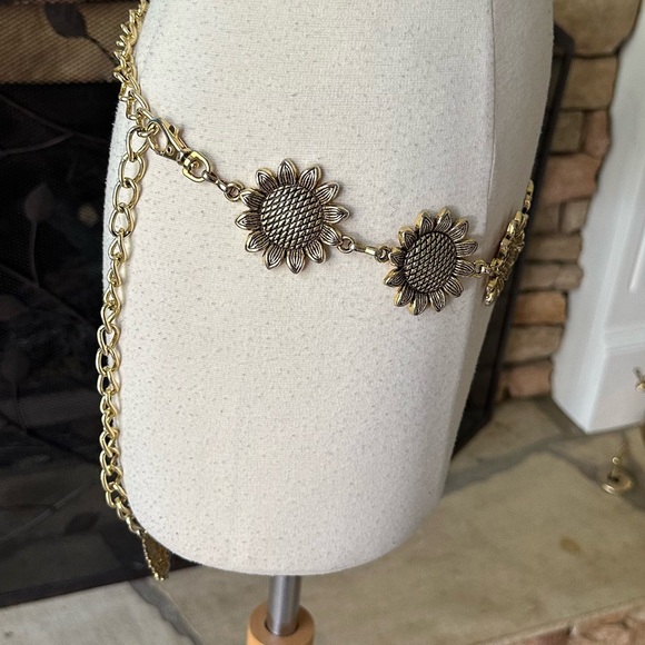 Gold chain sunflower belt small medium - Picture 3 of 5